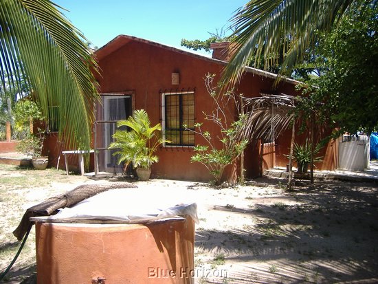 Rancho El Macahuite house & well.jpg
